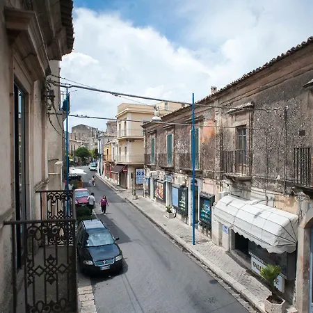 Al Corso Umberto I Πανσιόν Chiaramonte Gulfi